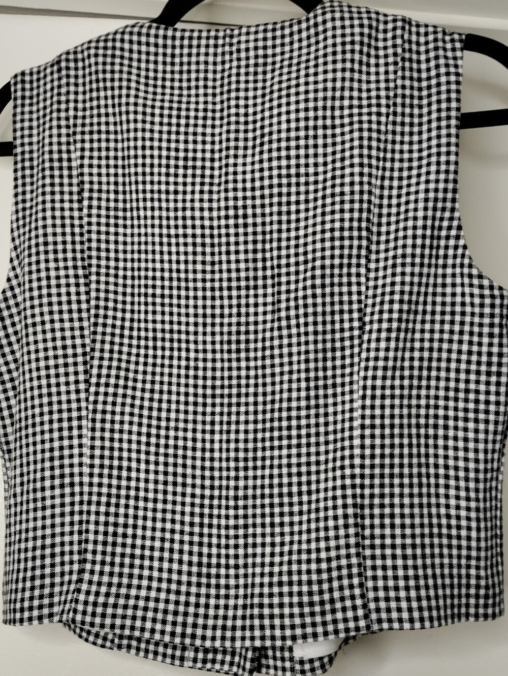 Abercrombie & Fitch linen mix high neck cropped vest top in black gingham - Picture 6 of 7